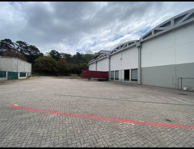 7,400M² WAREHOUSE TO LET IN MAHOGANY RIDGE